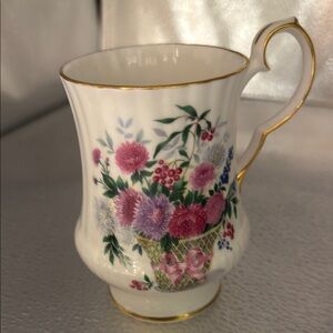 Vintage Windsor Floral Bone China Mug with Gold Trim